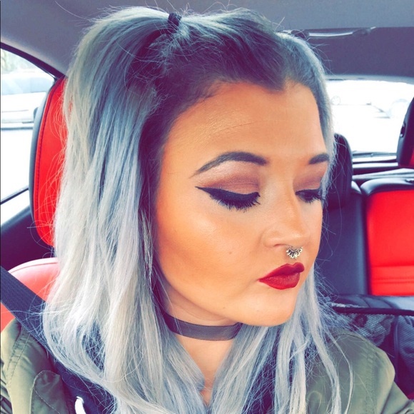 Meet Your Posher, Trisha! - Picture 2 of 10